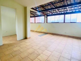 Foto 23 de Vendo Hermosa Casa de 3 pisos ubicado en Urb. El Pinar, Comas
