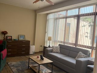 Foto 3 de Venta De Casa De 3 Pisos Con Proyección Y Excelente Ubicación