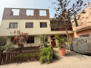 Foto 1 de Venta De Casa De 3 Pisos Con Proyección Y Excelente Ubicación