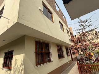 Foto 2 de Venta De Casa De 3 Pisos Con Proyección Y Excelente Ubicación
