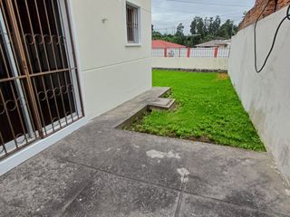 Foto 3 de Casa una planta amplio jardín un dormitorio un parqueadero en la Armenia $240 incluida alicuota.
