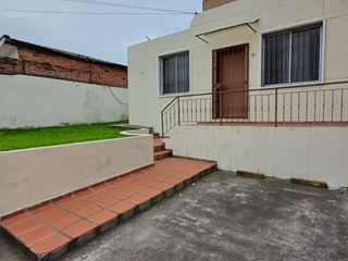 Foto 2 de Casa una planta amplio jardín un dormitorio un parqueadero en la Armenia $240 incluida alicuota.