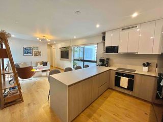 Foto 4 de VENDO FINO DEPARTAMENTO - IMPECABLE - 2 DORMITORIOS - VISTA INTERNA - 2 COCHERAS - MIRASIDRO - EXCLUSIVA ZONA CERCA A LA CLÍNICA AMERICANA