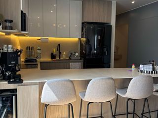 Foto 6 de VENDO FINO DEPARTAMENTO - IMPECABLE - 2 DORMITORIOS - VISTA INTERNA - 2 COCHERAS - MIRASIDRO - EXCLUSIVA ZONA CERCA A LA CLÍNICA AMERICANA