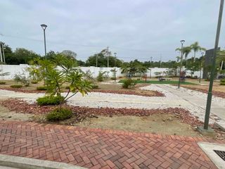 Foto 17 de Venta de casa a estrenar  Urbanización Paseo de Sol vía a la costa