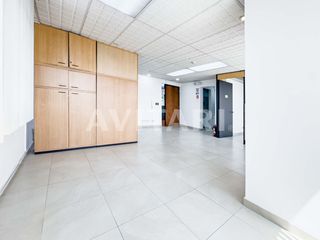 Foto 4 de Oficina en venta en La Carolina, con 2 parqueaderos, frente al parque – $75.000