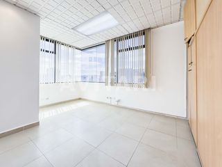 Foto 8 de Oficina en venta en La Carolina, con 2 parqueaderos, frente al parque – $75.000