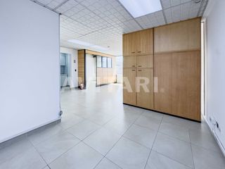 Foto 9 de Oficina en venta en La Carolina, con 2 parqueaderos, frente al parque – $75.000