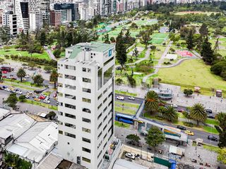 Foto 10 de Oficina en venta en La Carolina, con 2 parqueaderos, frente al parque – $75.000