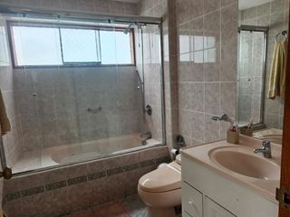Foto 16 de Miraflores: Venta de Casa de 3 Pisos, con Jardin y Excelente Ubicacion