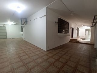 Foto 4 de Alquiler de Casa en Kennedy para Oficinas