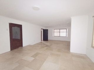 Foto 9 de Alquiler de Casa en Kennedy para Oficinas
