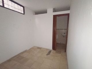 Foto 10 de Alquiler de Casa en Kennedy para Oficinas