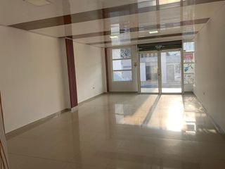 Foto 1 de local comercial de alquiler en manta zona sur bb