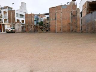 Foto 3 de 🔥 ¡LOTE ESQUINERO FRENTE A REAL PLAZA CHORRILLOS! - Zonificación RDM (4 Pisos)