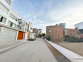 Foto 13 de 🔥 ¡LOTE ESQUINERO FRENTE A REAL PLAZA CHORRILLOS! - Zonificación RDM (4 Pisos)