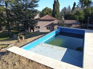 Foto 4 de Vive en una casona modernizada en Villa Giardino.  Amplio parque arbolado.  Panorama.