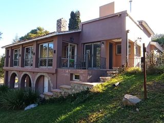 Foto 3 de Vive en una casona modernizada en Villa Giardino.  Amplio parque arbolado.  Panorama.