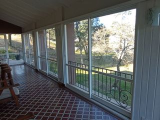 Foto 8 de Vive en una casona modernizada en Villa Giardino.  Amplio parque arbolado.  Panorama.