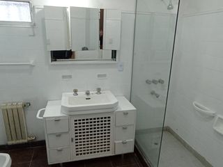 Foto 11 de Vive en una casona modernizada en Villa Giardino.  Amplio parque arbolado.  Panorama.