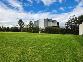 Foto 8 de En San Joaquín terreno en venta en urbanización privada en Cuenca
