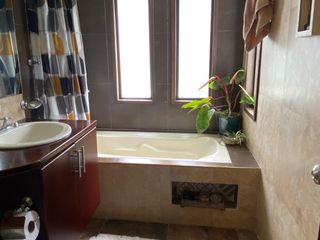Foto 55 de ¡Hermosa casa en renta con amplios espacios verdes-sector Chaullabamba!