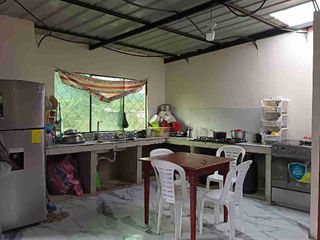 Foto 2 de Venta de Casa en Obrapía, Las Acacias, a 2 cuadras de la Av. Villonaco, Loja - Ecuador