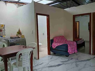 Foto 3 de Venta de Casa en Obrapía, Las Acacias, a 2 cuadras de la Av. Villonaco, Loja - Ecuador