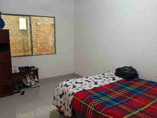 Foto 4 de Venta de Casa en Obrapía, Las Acacias, a 2 cuadras de la Av. Villonaco, Loja - Ecuador