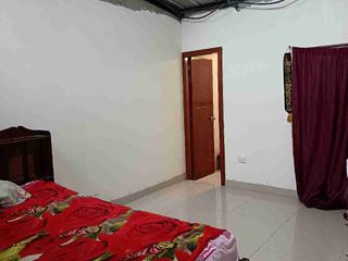 Foto 5 de Venta de Casa en Obrapía, Las Acacias, a 2 cuadras de la Av. Villonaco, Loja - Ecuador