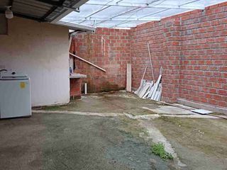 Foto 11 de Venta de Casa en Obrapía, Las Acacias, a 2 cuadras de la Av. Villonaco, Loja - Ecuador
