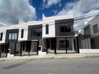 Foto 1 de Venta de Casas con Crédito VIP en La Argelia, cerca de la Universidad Nacional de Loja, Ecuador
