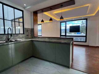Foto 10 de Venta de Casa de Lujo en Amable María, cerca del Colegio Eugenio Espejo y la clínica CIMA, Loja - Ecuador