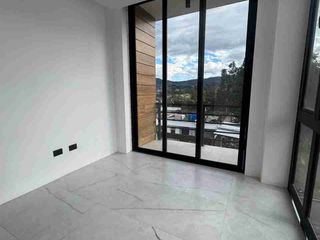 Foto 29 de Venta de Casa de Lujo en Amable María, cerca del Colegio Eugenio Espejo y la clínica CIMA, Loja - Ecuador