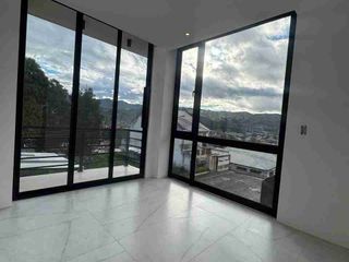 Foto 30 de Venta de Casa de Lujo en Amable María, cerca del Colegio Eugenio Espejo y la clínica CIMA, Loja - Ecuador