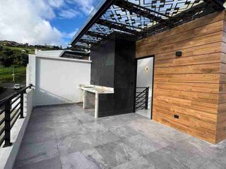 Foto 37 de Venta de Casa de Lujo en Amable María, cerca del Colegio Eugenio Espejo y la clínica CIMA, Loja - Ecuador