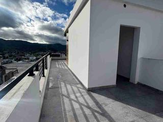 Foto 38 de Venta de Casa de Lujo en Amable María, cerca del Colegio Eugenio Espejo y la clínica CIMA, Loja - Ecuador