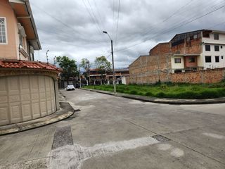 Foto 2 de Casa en venta en urbanización muy cerca del Supermaxi Av. Don Bosco en Cuenca