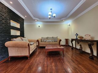 Foto 5 de Casa en venta en urbanización muy cerca del Supermaxi Av. Don Bosco en Cuenca