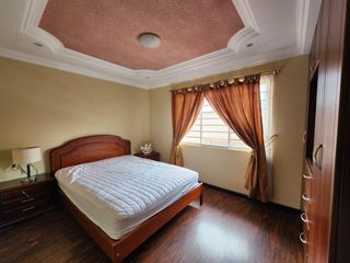 Foto 8 de Casa en venta en urbanización muy cerca del Supermaxi Av. Don Bosco en Cuenca
