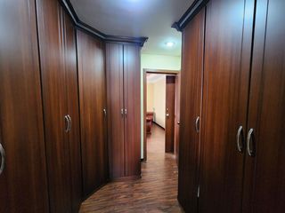 Foto 12 de Casa en venta en urbanización muy cerca del Supermaxi Av. Don Bosco en Cuenca