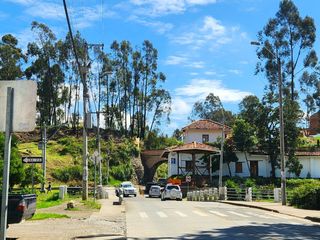 Foto 5 de Local comercial en venta en la Avenida Loja y Av. 1 de Mayo en edificio nuevo en Cuenca