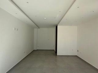 Foto 7 de Local comercial en venta en la Avenida Loja y Av. 1 de Mayo en edificio nuevo en Cuenca