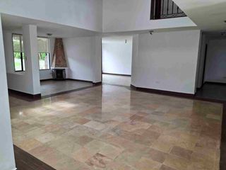 Foto 3 de Urbanización Jacaranda Cumbaya casa renta 600m2 4 habitaciones amplio jardín
