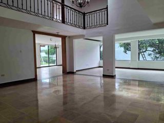 Foto 4 de Urbanización Jacaranda Cumbaya casa renta 600m2 4 habitaciones amplio jardín