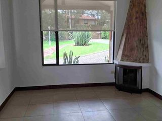 Foto 6 de Urbanización Jacaranda Cumbaya casa renta 600m2 4 habitaciones amplio jardín