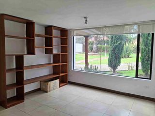 Foto 7 de Urbanización Jacaranda Cumbaya casa renta 600m2 4 habitaciones amplio jardín