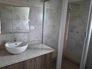 Foto 30 de Urbanización Jacaranda Cumbaya casa renta 600m2 4 habitaciones amplio jardín