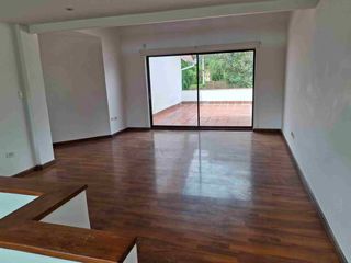 Foto 16 de Urbanización Jacaranda Cumbaya casa renta 600m2 4 habitaciones amplio jardín