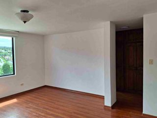 Foto 22 de Urbanización Jacaranda Cumbaya casa renta 600m2 4 habitaciones amplio jardín